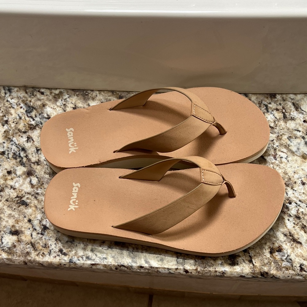Sanuk Tan Leather Thong Sandals